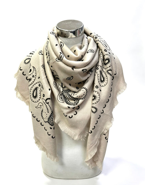 color:beige
