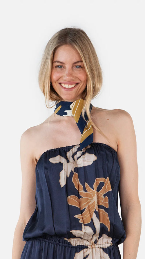 color:navy